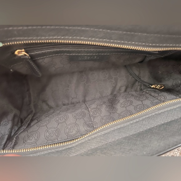 Michael Kors Medium Selma in Black with gold hardware - Picture 12 of 14
